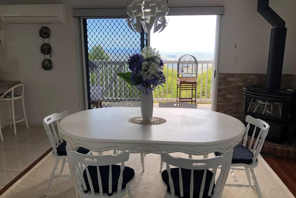 Villa Mountain Living With Ocean Views Mount Tamborine Exterior foto
